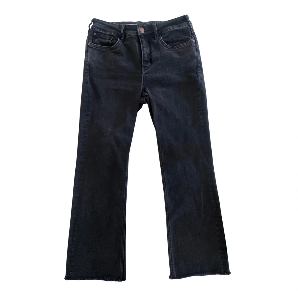 Pilcro The Yaya Cropped Kick Flare Jeans 28 Washed Black Raw Hem Mid Rise - Picture 1 of 7